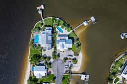 Pop-a-Cork: Waterfront Retreat in Gated Community